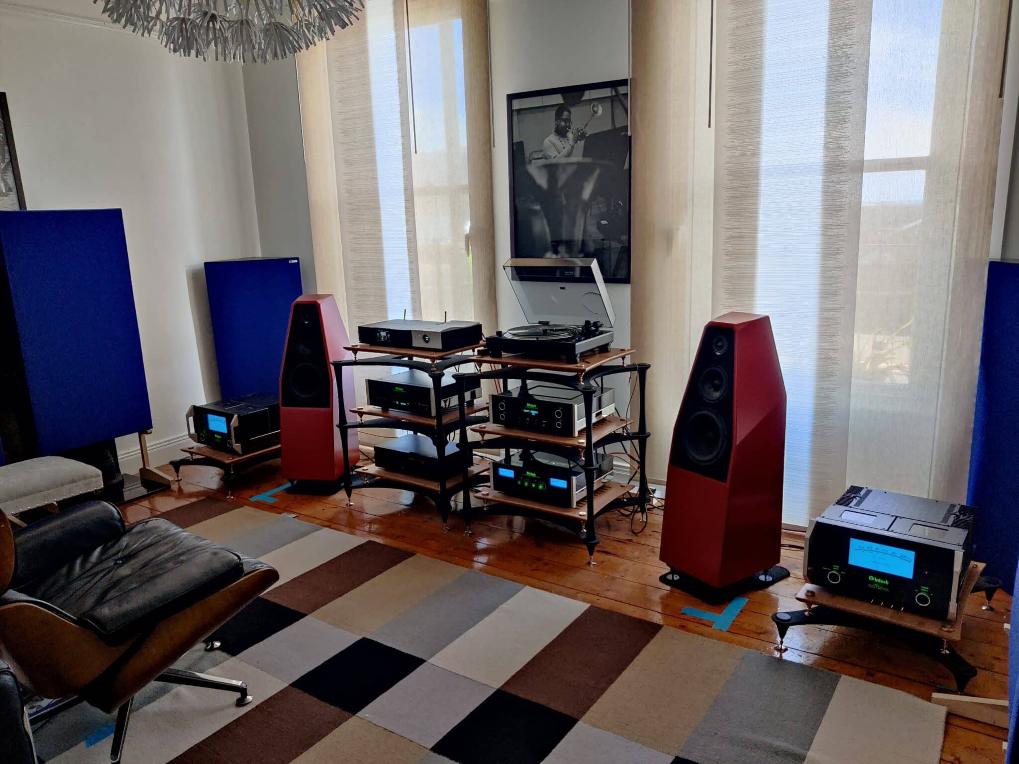 Audiophile room with elegant X-Reference HiFi racks