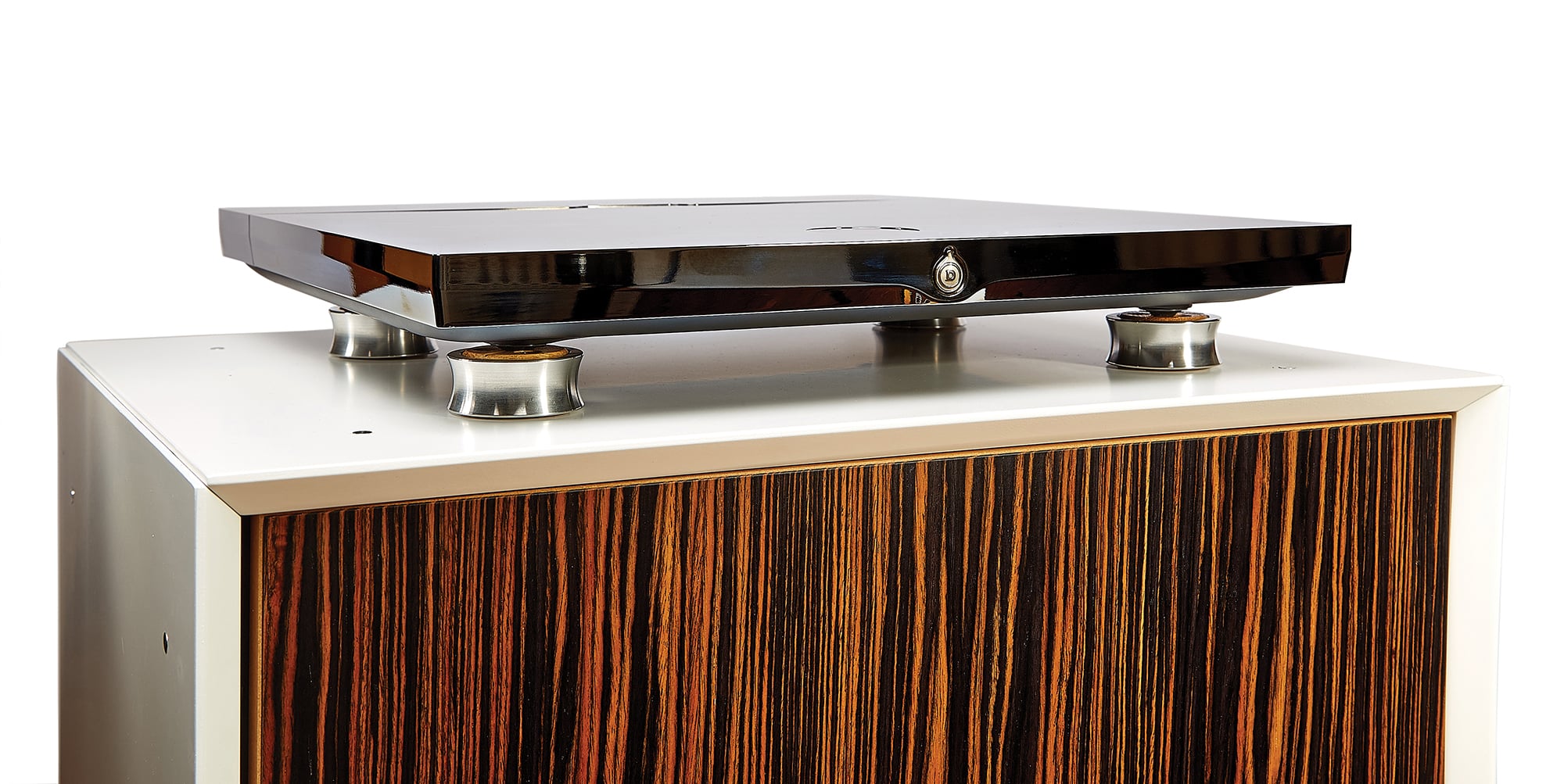 QPlus Advanced Supports with Devialet amplifier